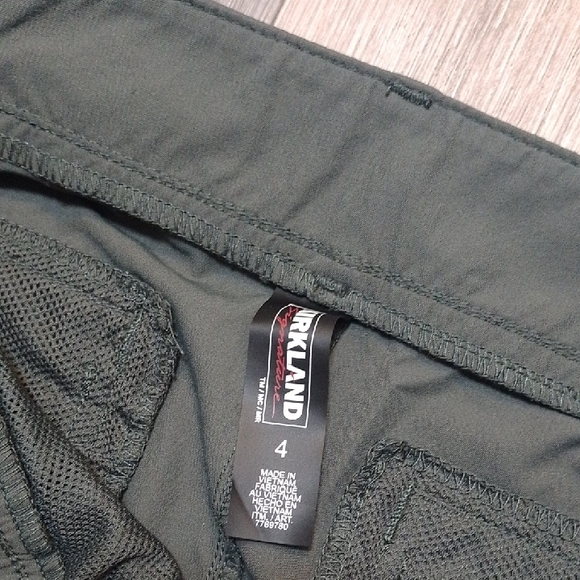 Kirkland Signature Green Cargo Pants Relaxed Fit - Picture 4 of 6